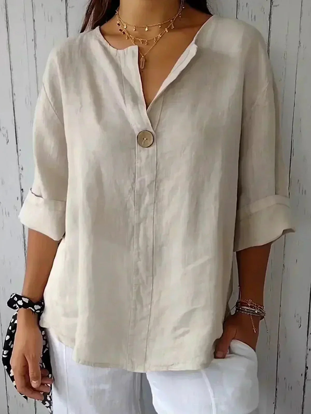 Clara – Elegant v-neck blouse